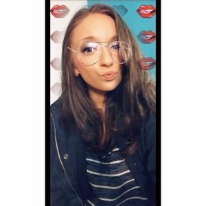 Meet your Posher, Kayla